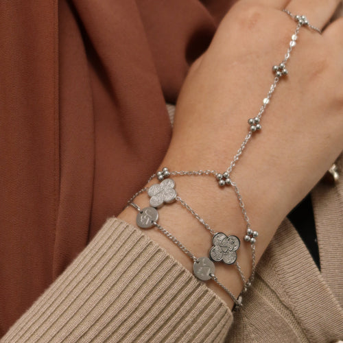 Mini Clover Hand Chain - Silver